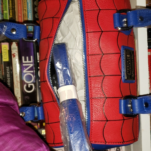 Loungefly Marvel SpiderMan purse crossbody purse - Picture 8 of 9